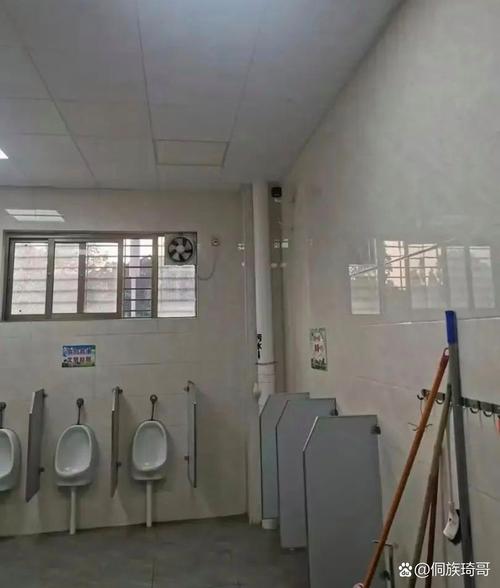 宿舍男厕出现摄像头,宿舍男厕出现摄像头怎么办