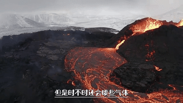 2025新澳门天天开奖直播和火山喷发时游客急逃与火山喷发急救